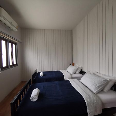 Ostello Liaw Base House Bangkok Esterno foto