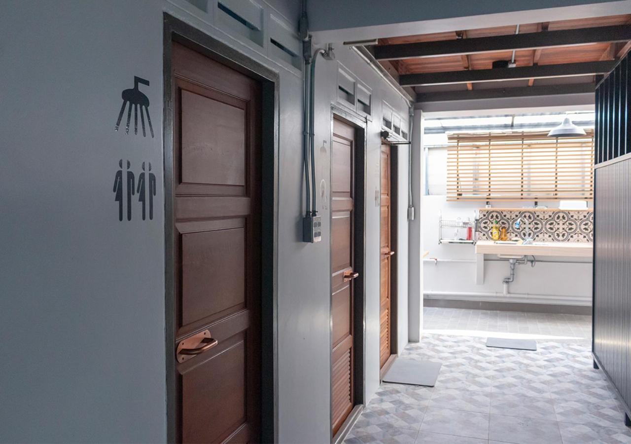 Ostello Liaw Base House Bangkok Esterno foto