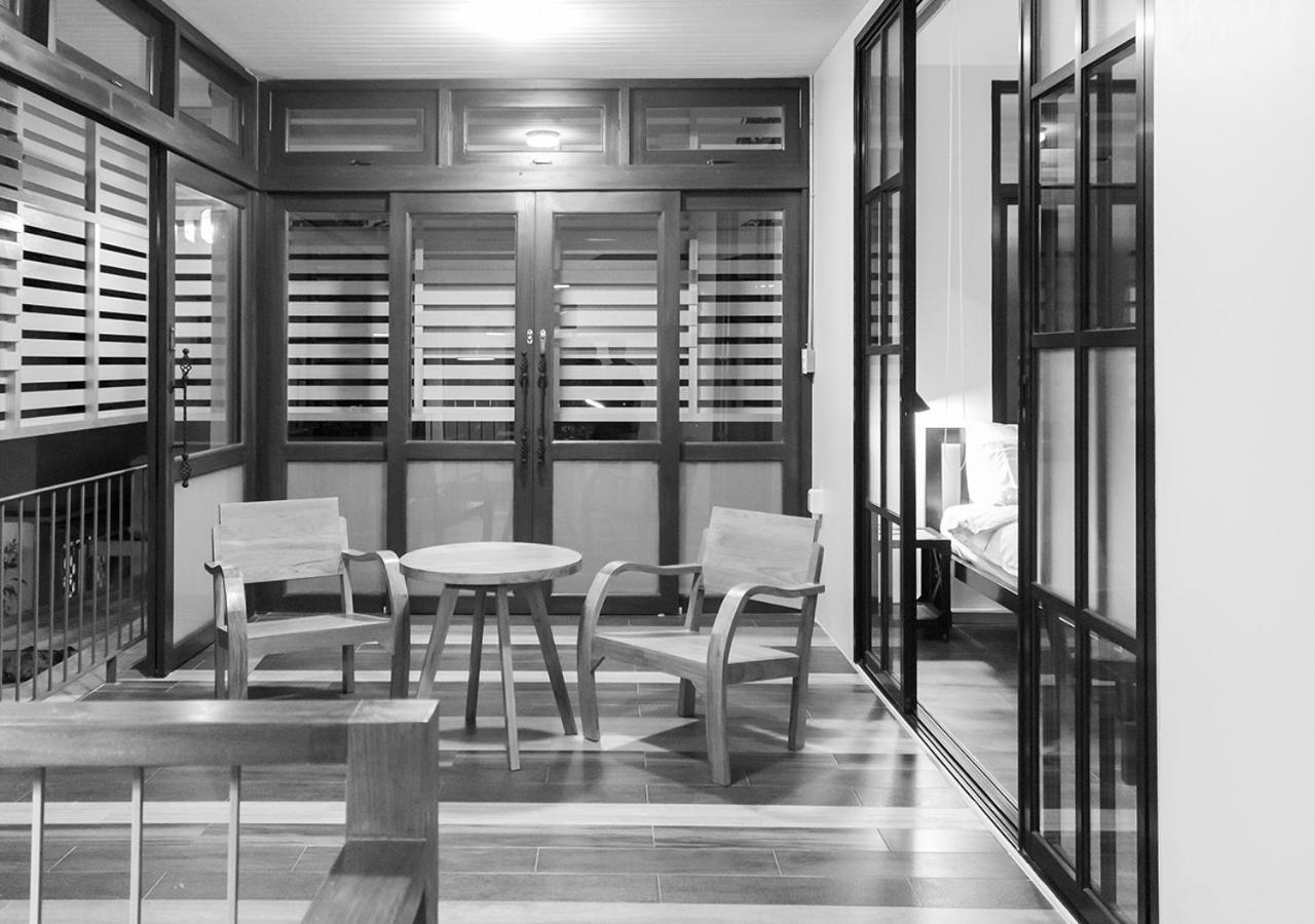 Ostello Liaw Base House Bangkok Esterno foto