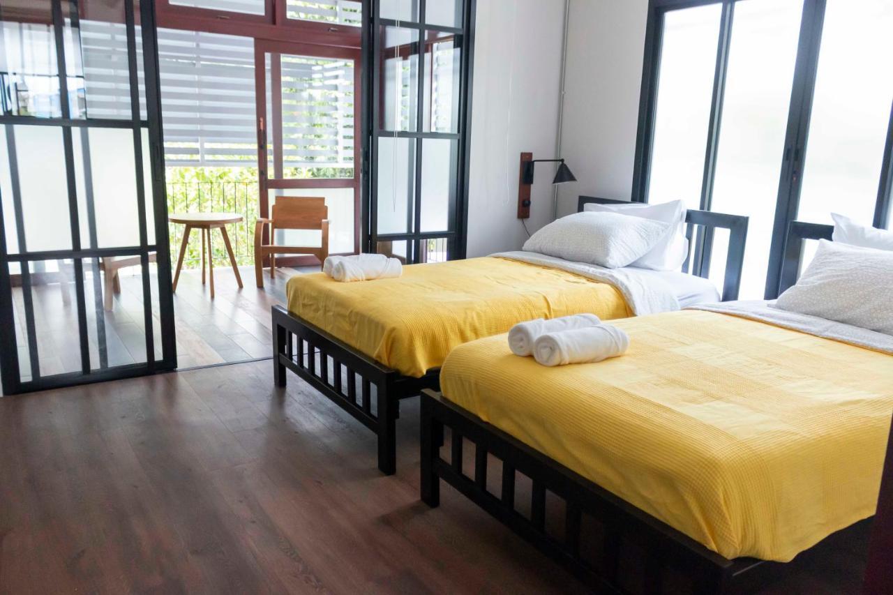 Ostello Liaw Base House Bangkok Esterno foto