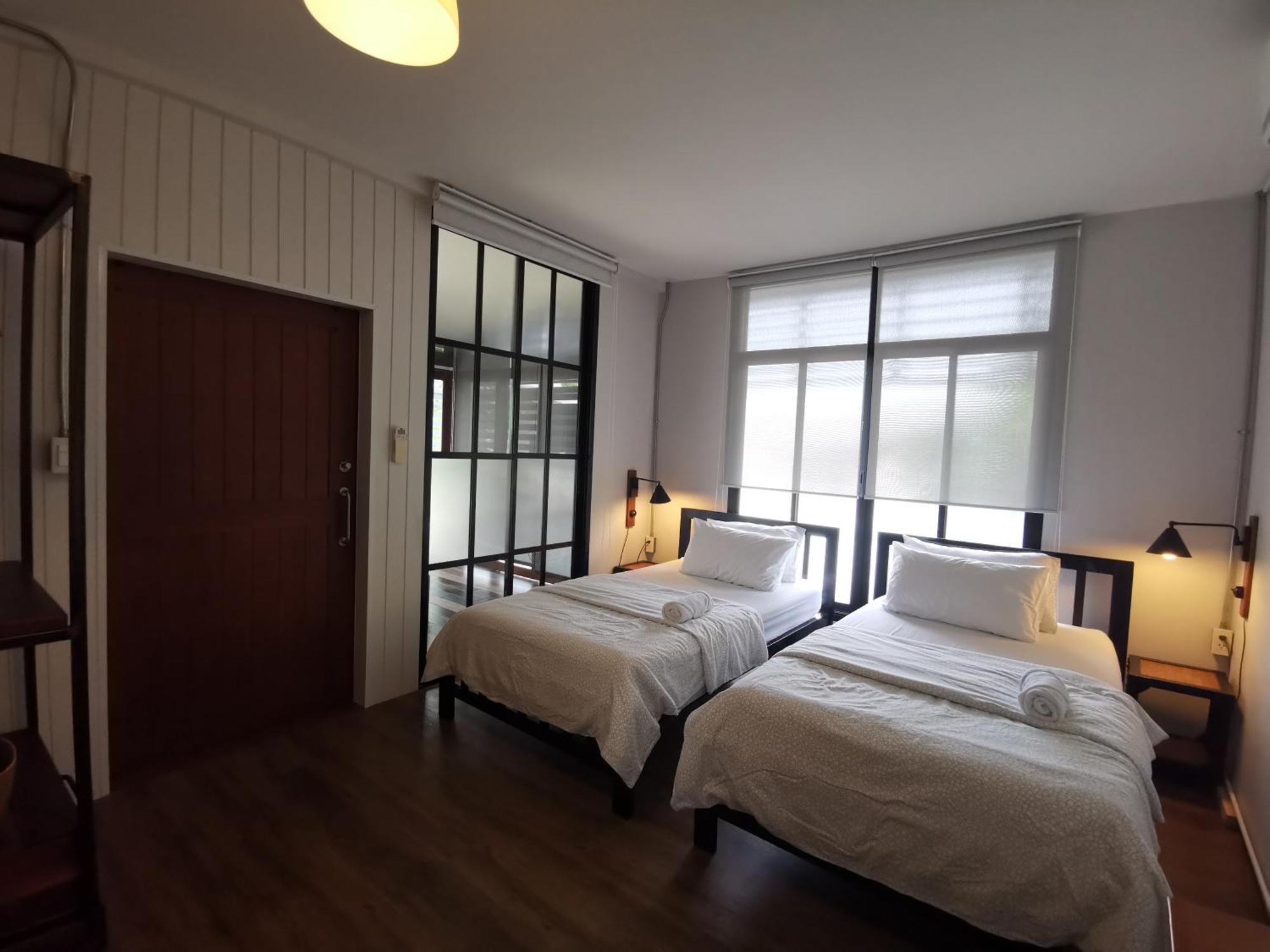 Ostello Liaw Base House Bangkok Esterno foto