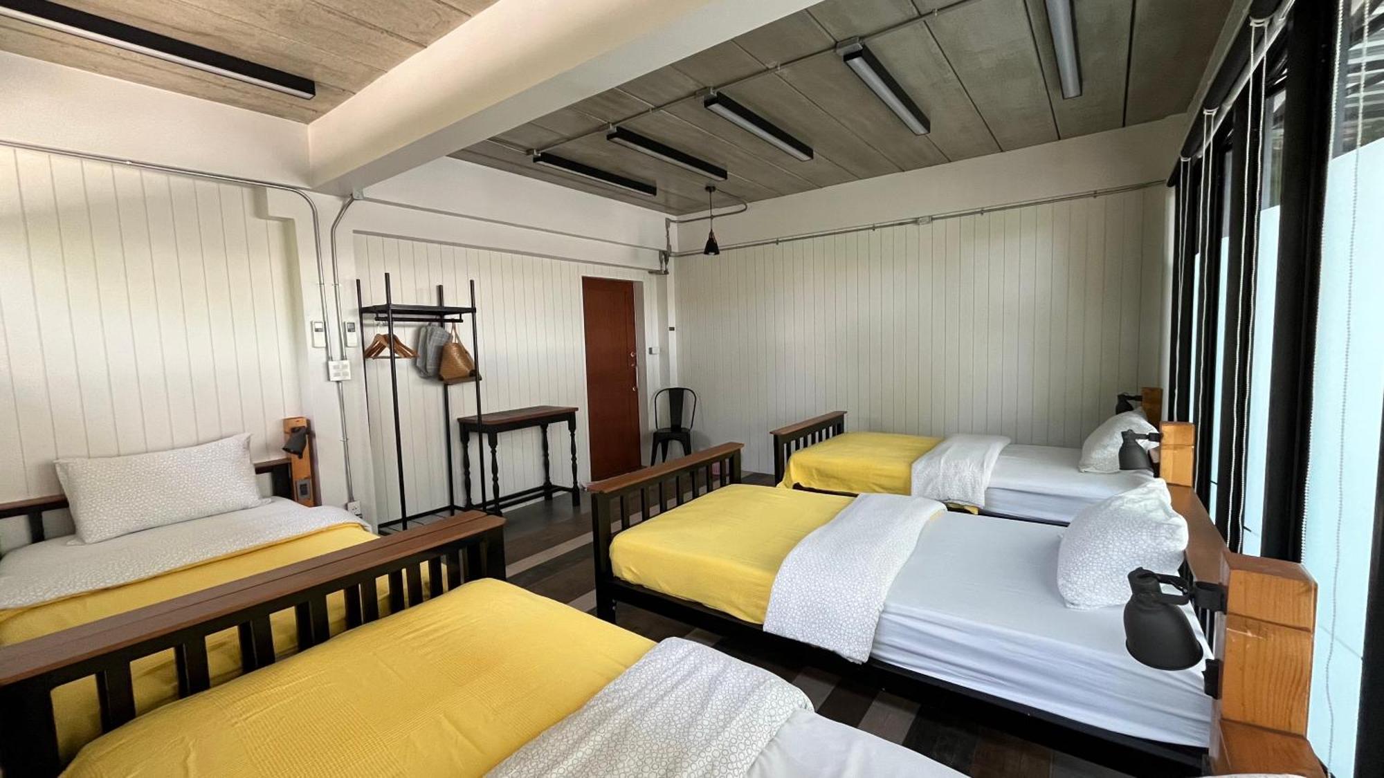 Ostello Liaw Base House Bangkok Esterno foto
